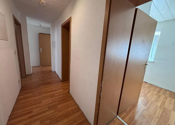 With 3 Separate Near Leuna Lägenhet *